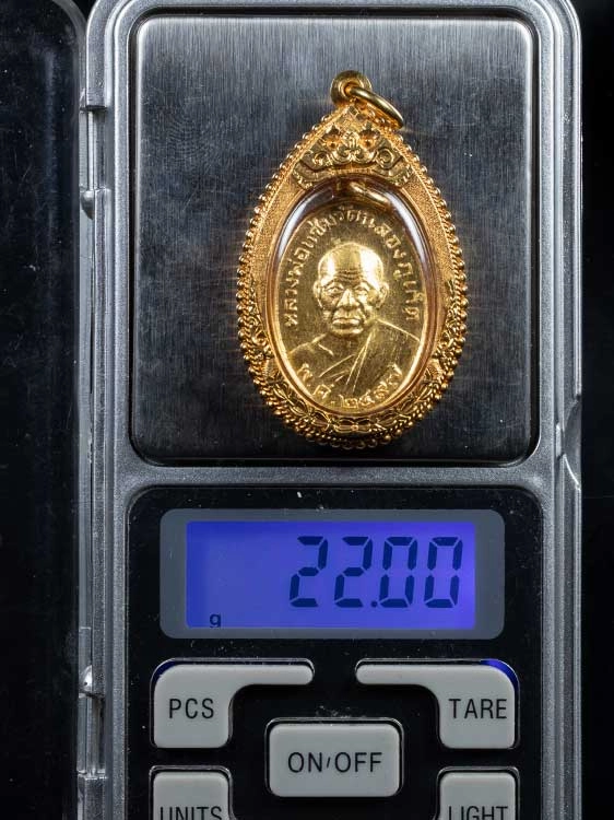 เหรียญหลวงพ่อแช่ม วัดฉลอง เนื้อทองคำ ปี35 เหรียญประสบการณ์ พร้อมเลี่ยมทองอย่างดี-1